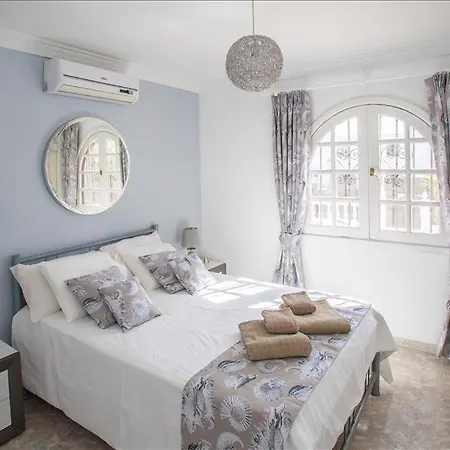 Villa Casa Grecia - 3 Bedroom Family - Well Furnished Interior- Great Pool Area *