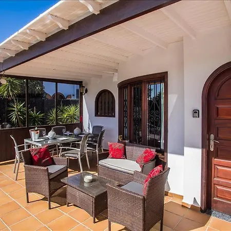 Casa Grecia - 3 Bedroom Family - Well Furnished Interior- Great Pool Area Puerto del Carmen (Lanzarote)